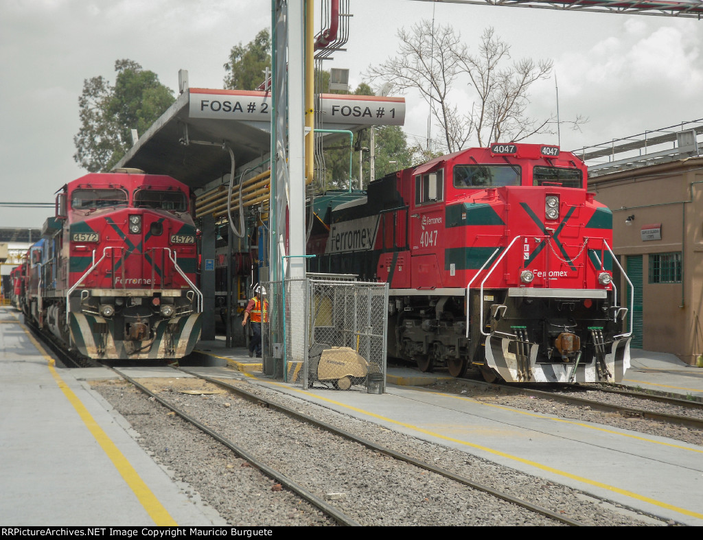 FXE AC4400 & SD70ACe in Guadalajara yard